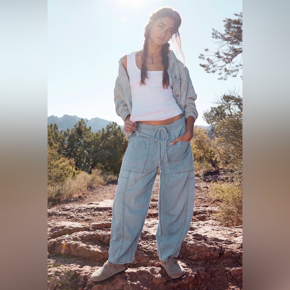 We The Free, Free People Light Wash Silverton Barrel Jeans, XS, like new